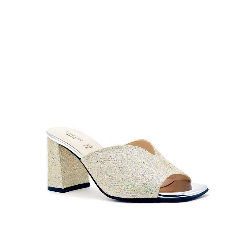 Sandales couleur platine. Effets chatoyants.