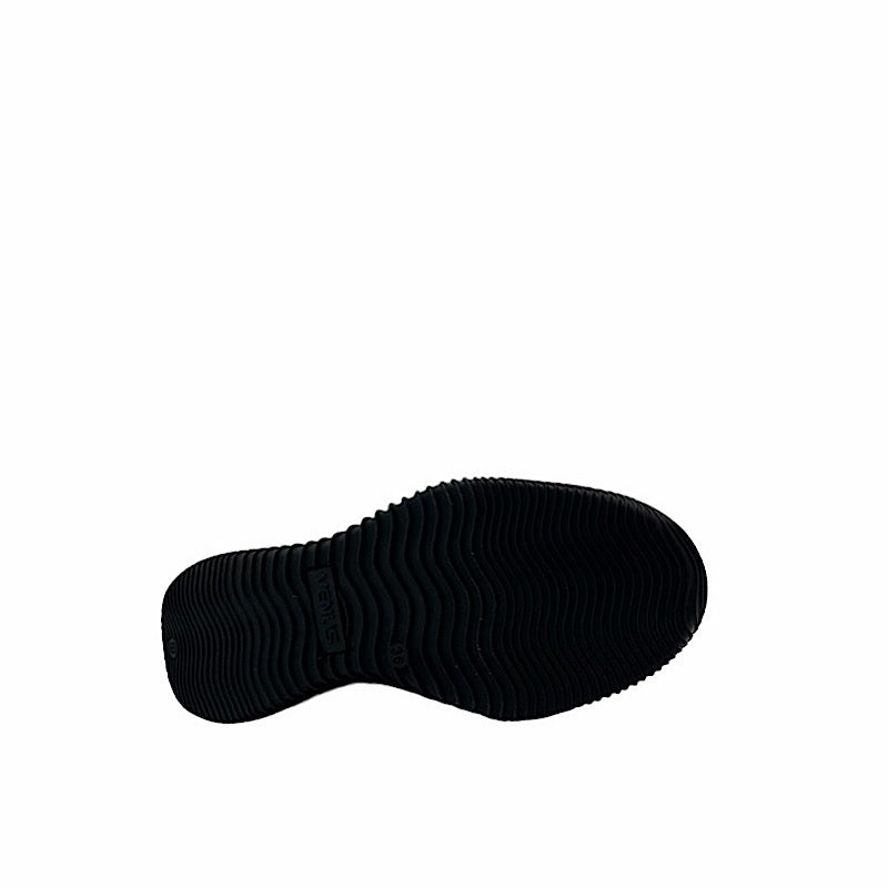 Chaussures en cuir vert foncé.