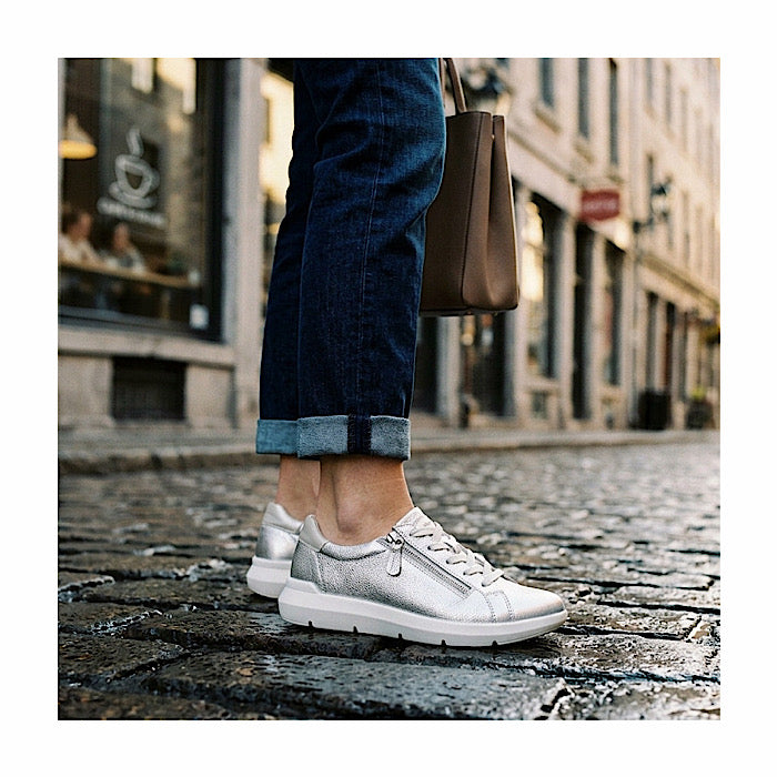 Chaussures Milano en cuir argent.