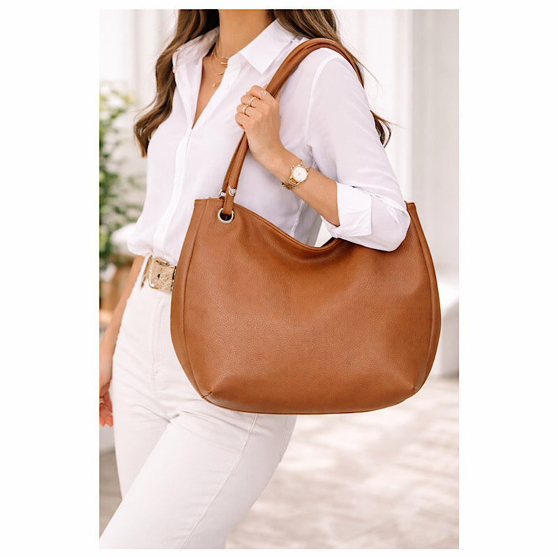 Sac camel en cuir nappa.