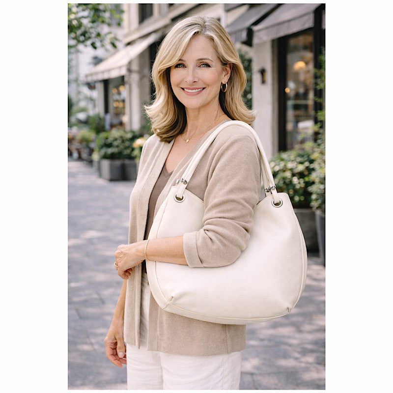 Sac ivoire en cuir nappa.