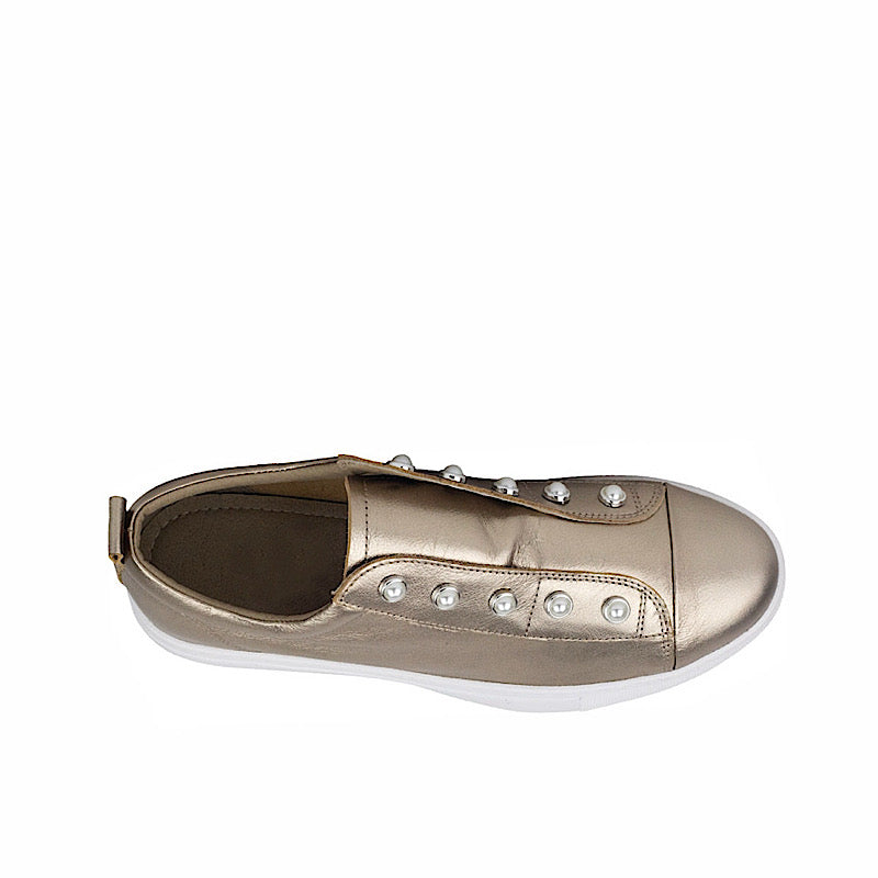 Espadrille à enfiler en cuir champagne métallisé.