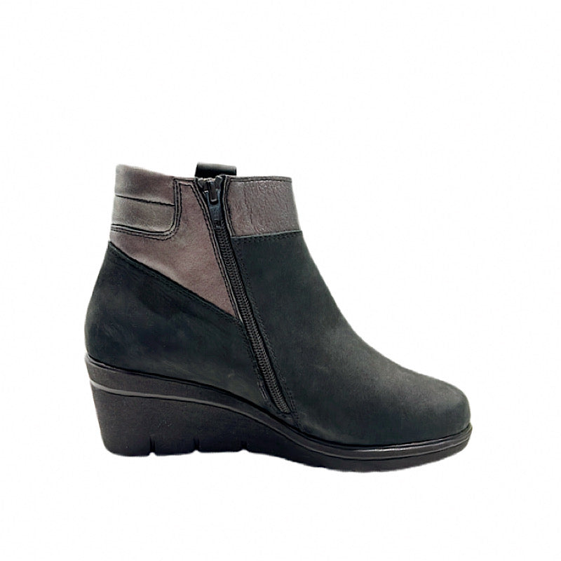 Bottillons d’automne en daim noir.