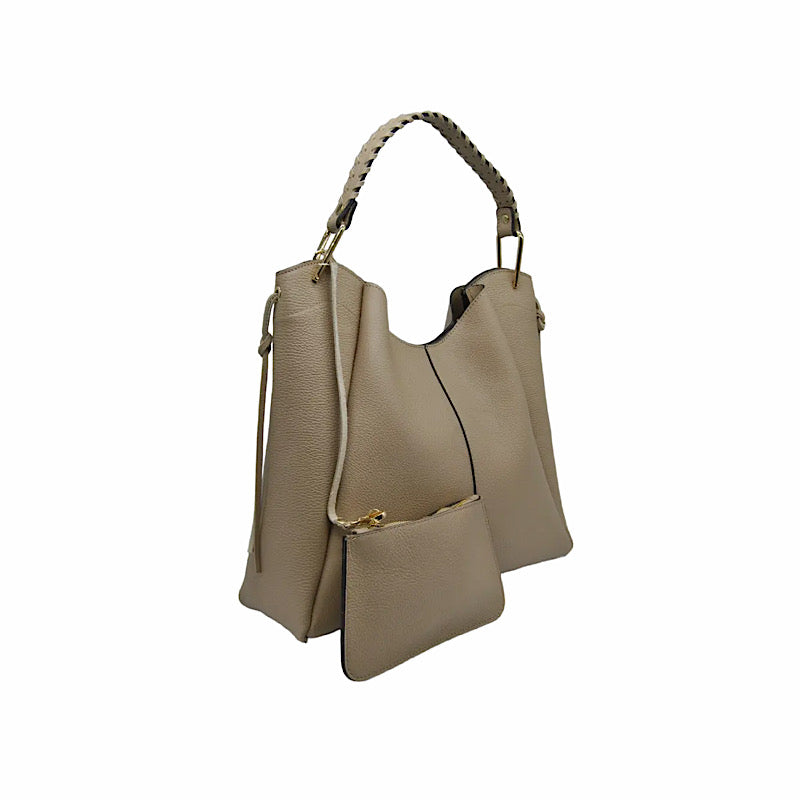 Sac à main/bandoulière en cuir taupe.