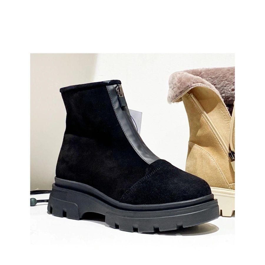 Bottes 5819 en suède noir, doublées en peau de mouton.