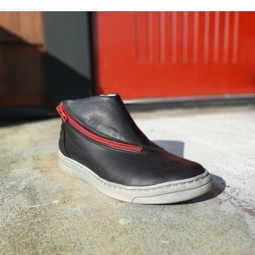 Bottes en cuir doublées en laine de mouton.