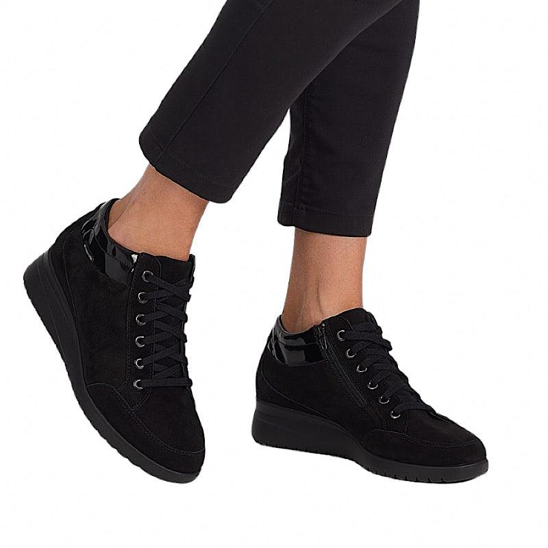 Bottes d’automne Mephisto Ianie en nubuck noir.