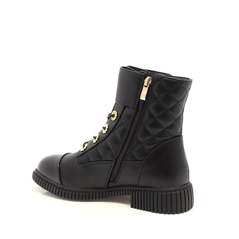 Bottillons lacés en cuir végan noir et bout verni noir.