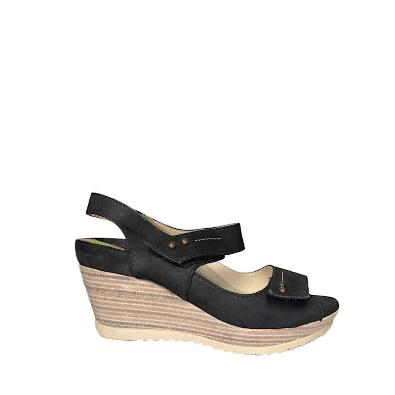 Sandale pour orthèses, à talon compensé en suède noir.