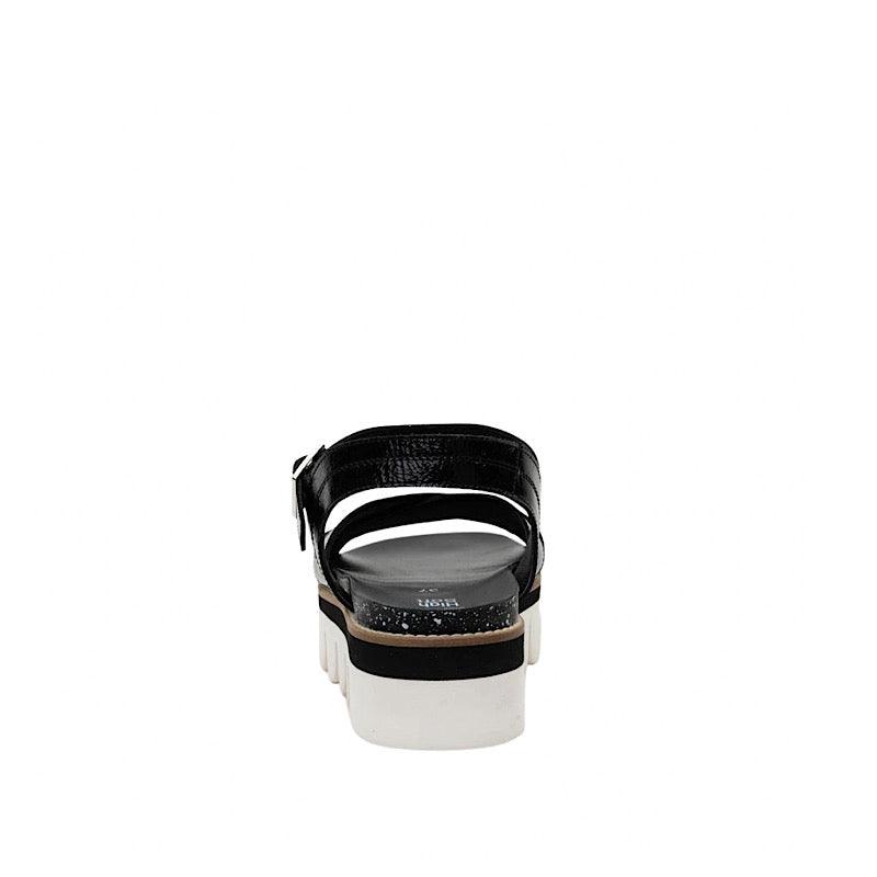 Sandales 12-16810 noir verni.