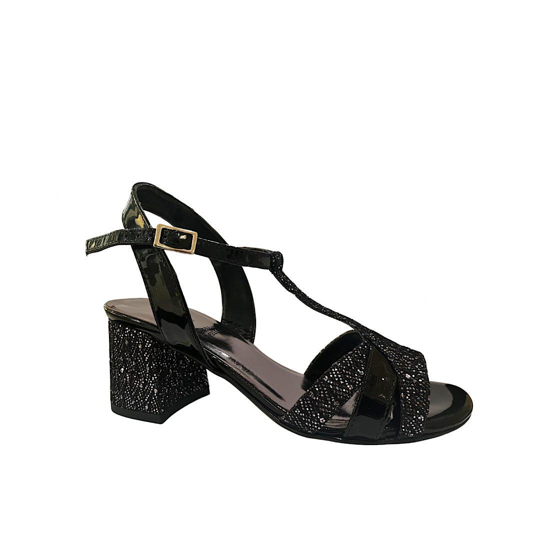 Sandales en cuir verni et strass