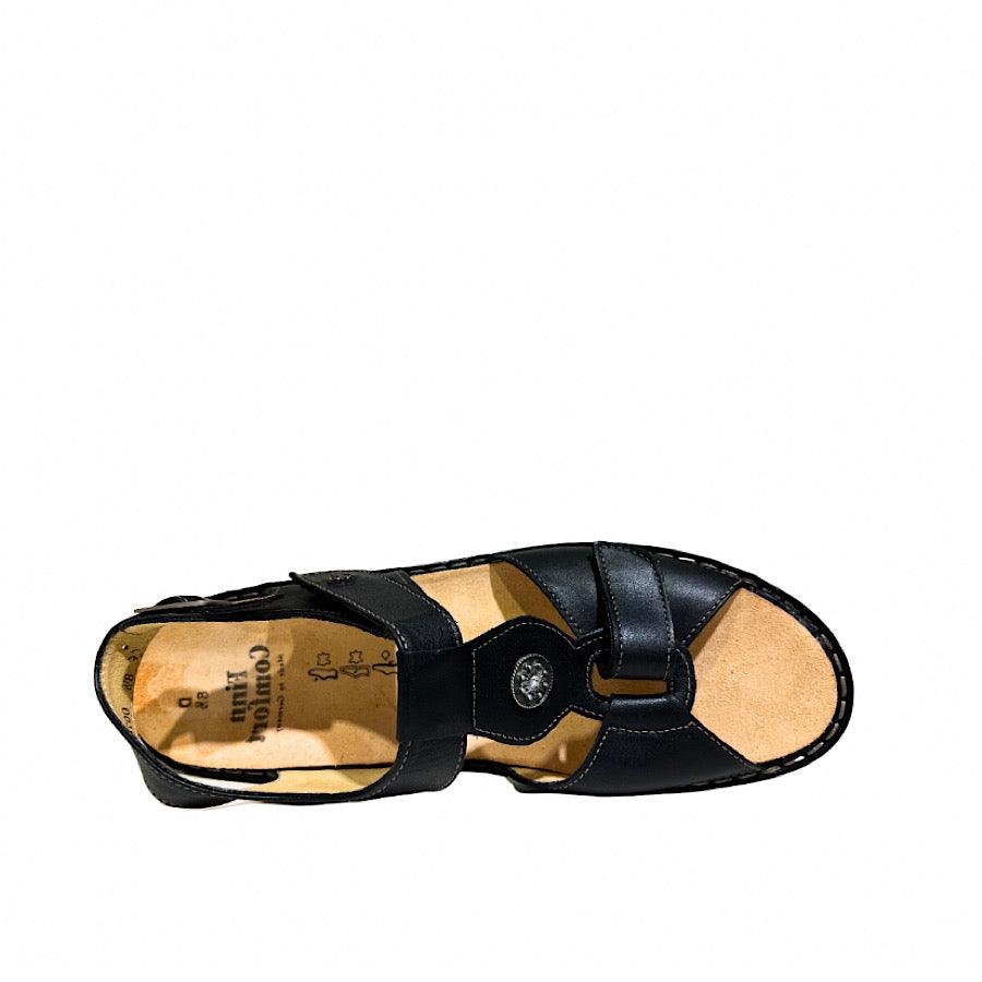 Sandales orthopédiques Finn Comfort Adana en cuir noir.
