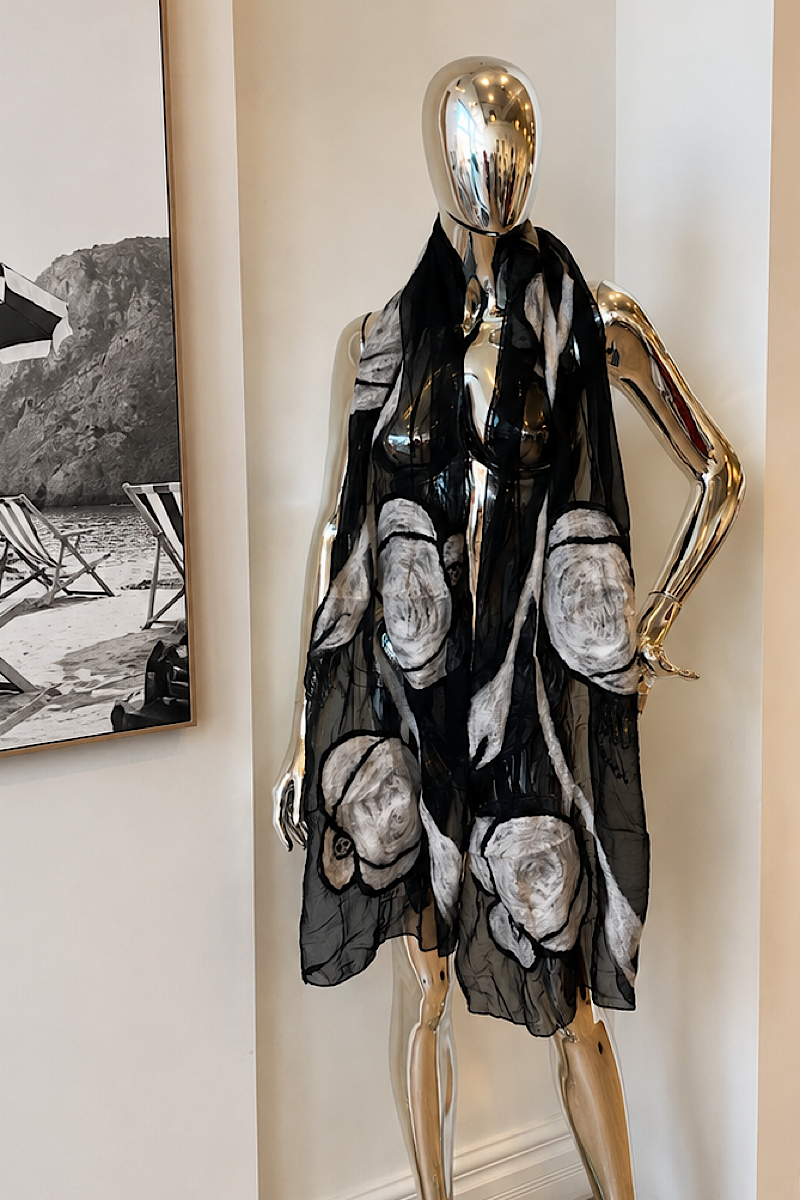 Foulard soie et laine de mérinos. Noir, gris et blanc.