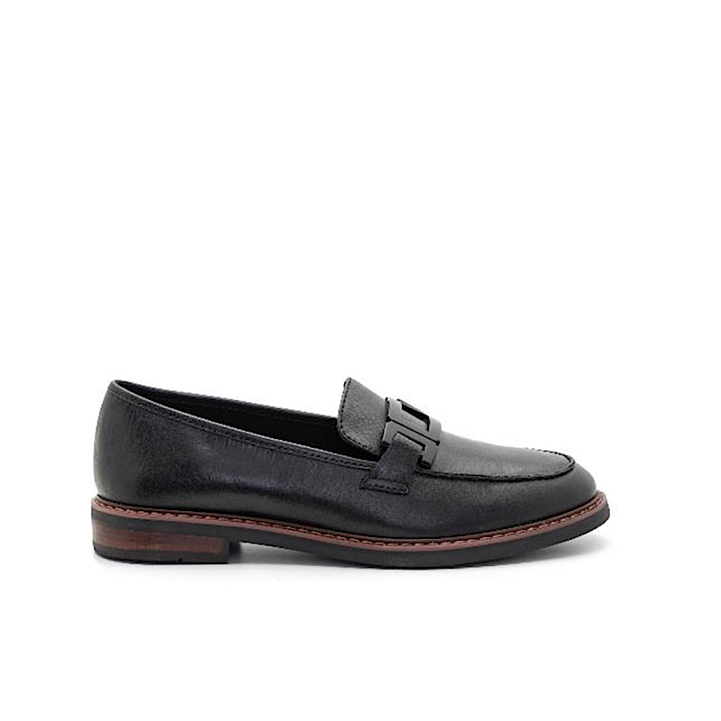 Ara Katsura en cuir noir.