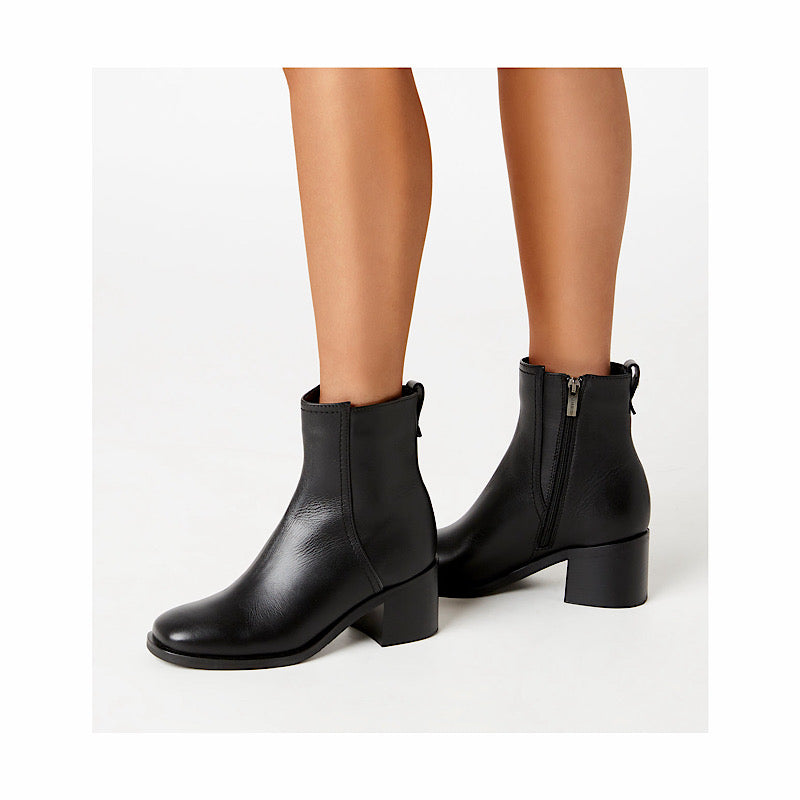 La Canadienne Jordan cuir noir.