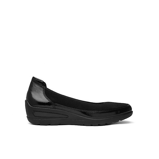 Ara Zinnia en daim et cuir verni noir.