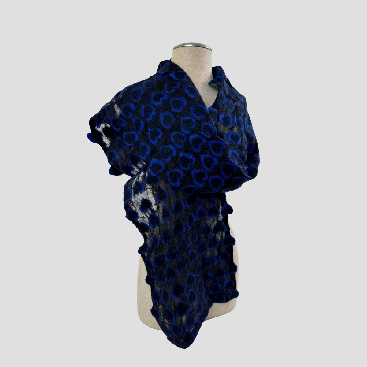 Écharpe feutrée cœur bleu à pois
