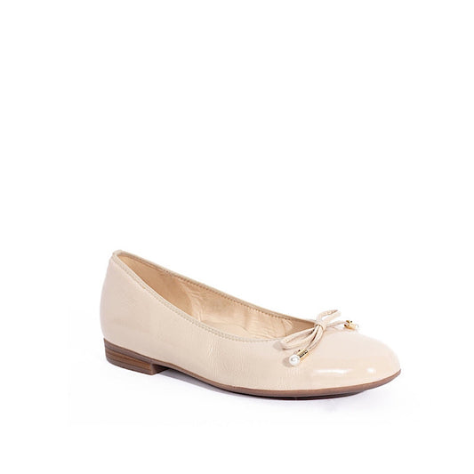 Ara 12-31324 shoes in pale beige patent leather.