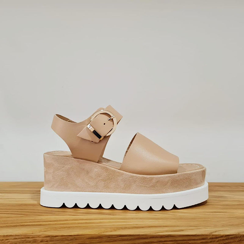 Marco Moréo sandals in beige leather and suede.