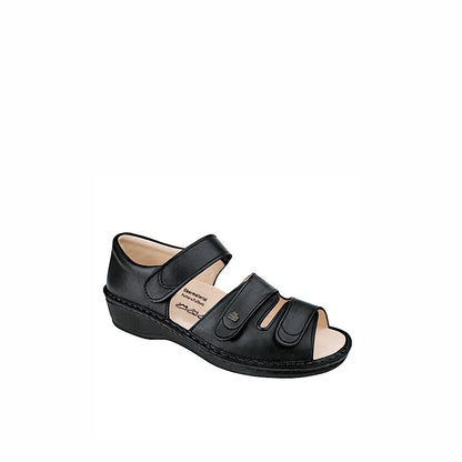 Finn Comfort Usedom sandals in black leather.