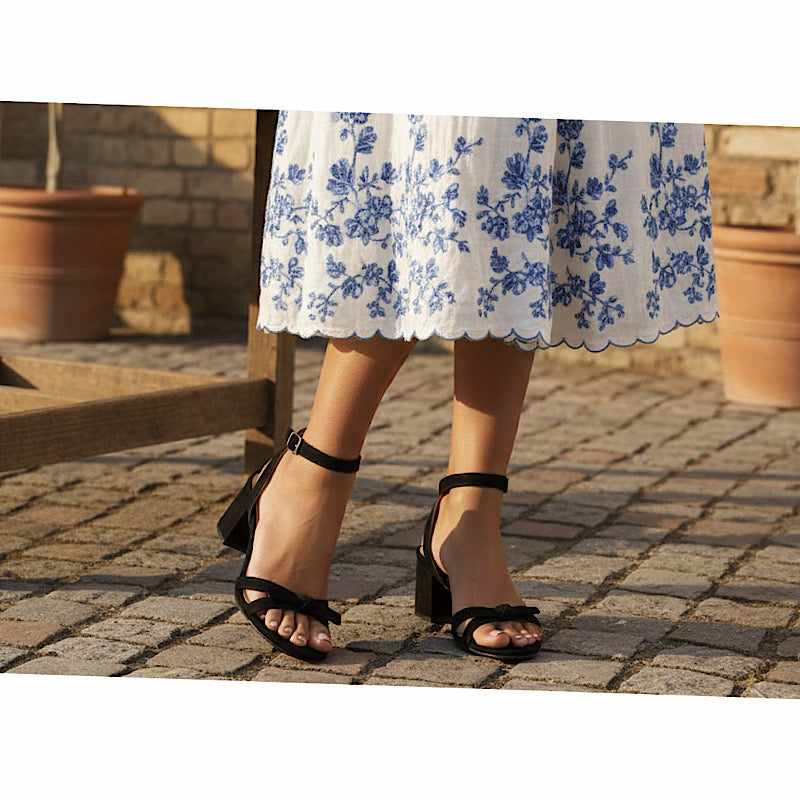 Sandales Vionic Rosabel en suède noir.