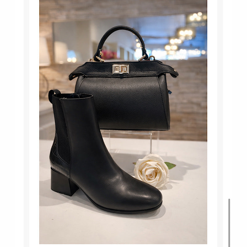 Valdini autumn boots in black leather.