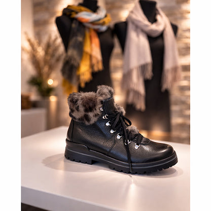 Cora cleated boots (black)