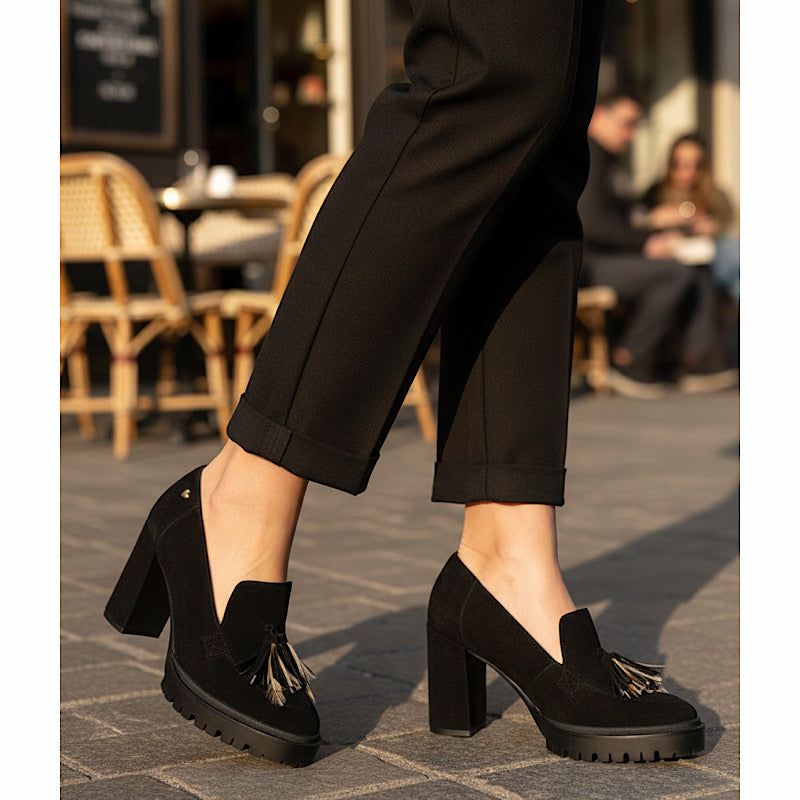 2272 black suede