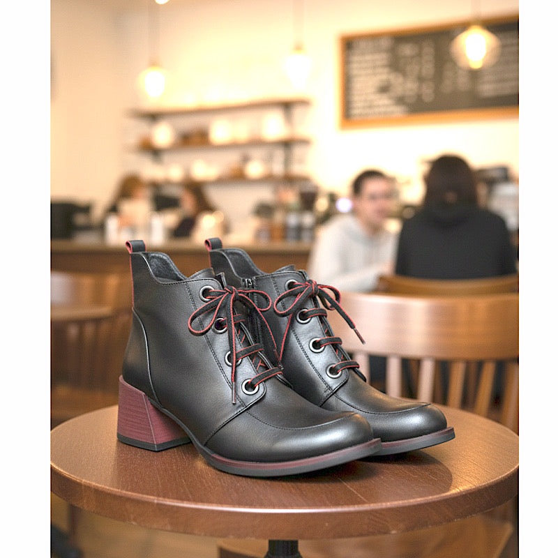 Leather-lined bootie