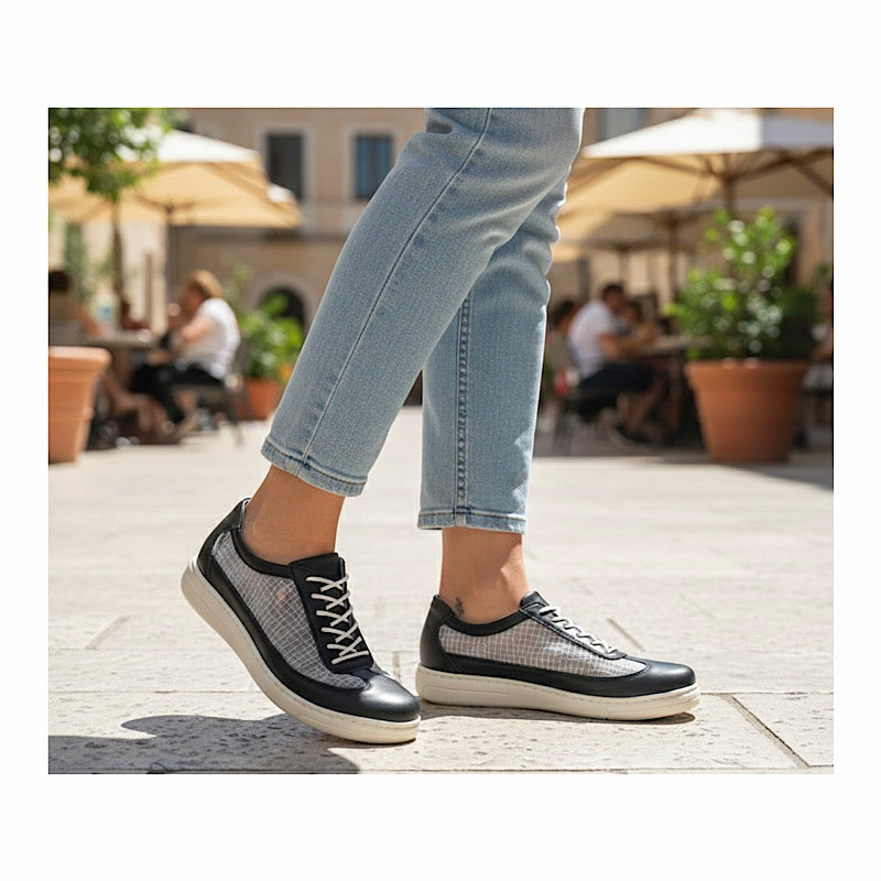 Cloud shoes in black leather and transparent mesh.