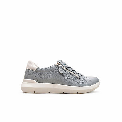 Chaussures lacées en cuir bleu.