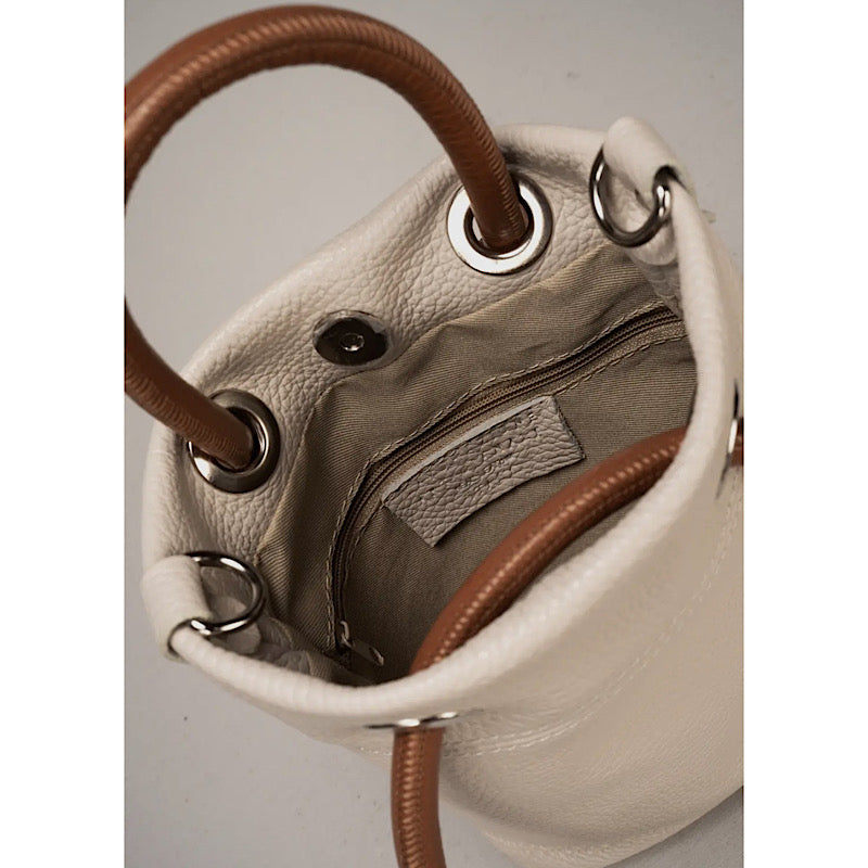 Handbag with ivory and cognac leather handles. Made in Italy.