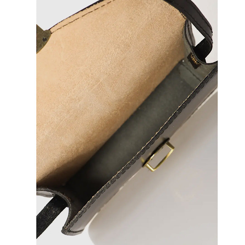 Handbag in slightly shiny navy leather. Made in Italy.