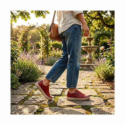 Chaussures lacées en cuir rouge.