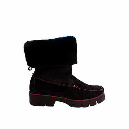 Di Chenzo sheepskin boots.