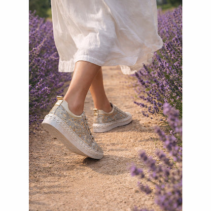 Sneaker argent scintillant, cuir souple – semelle confort.