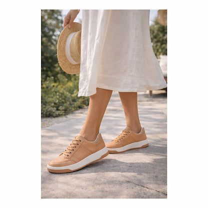 Sneaker cognac en cuir souple – semelle confort.