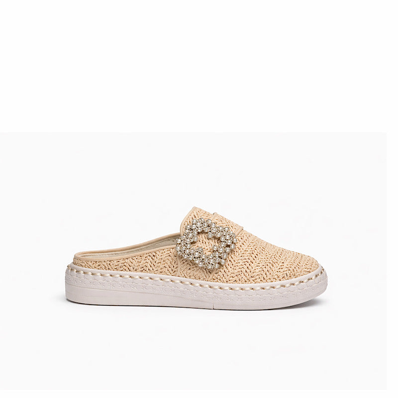 Mules en lin beige.