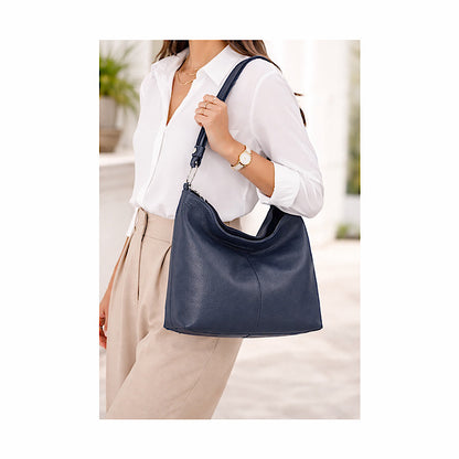 Sac marine en cuir nappa.