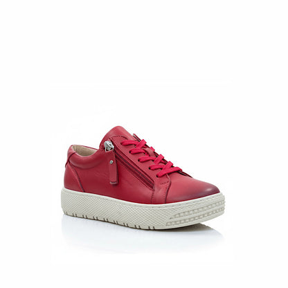Chaussures lacées en cuir rouge.