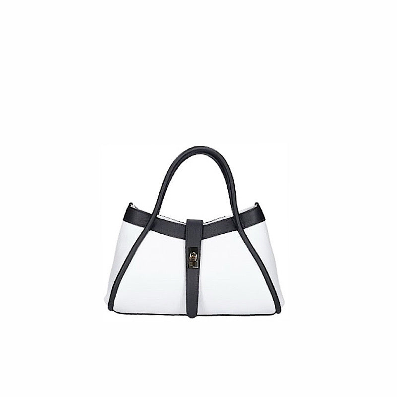 Sac à main noir et blanc en cuir souple.