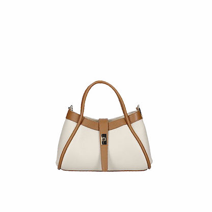 Sac à main cognac et ivoire en cuir souple.