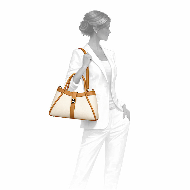 Sac à main cognac et ivoire en cuir souple.