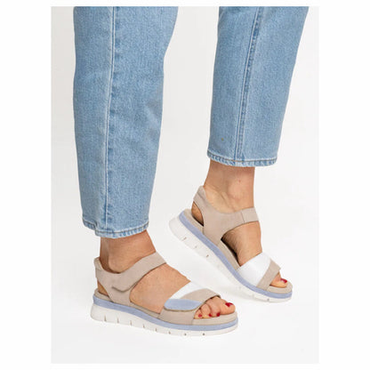 Sandales Ara en daim beige et accents bleu et blanc