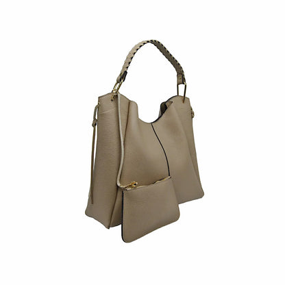 Sac à main/bandoulière en cuir taupe.
