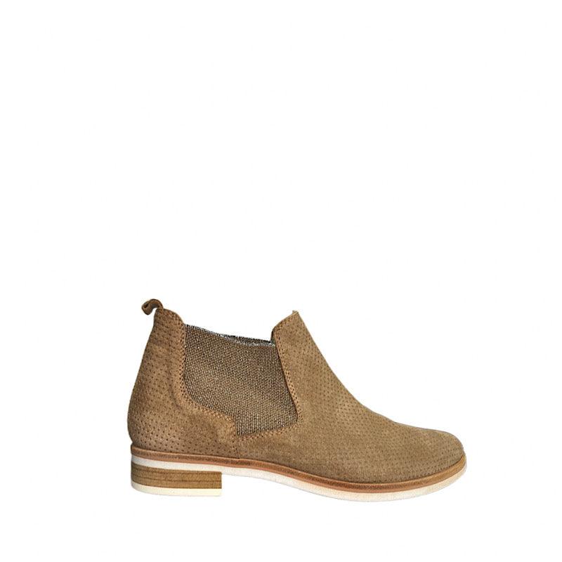 Gadea boots in caramel colored suede